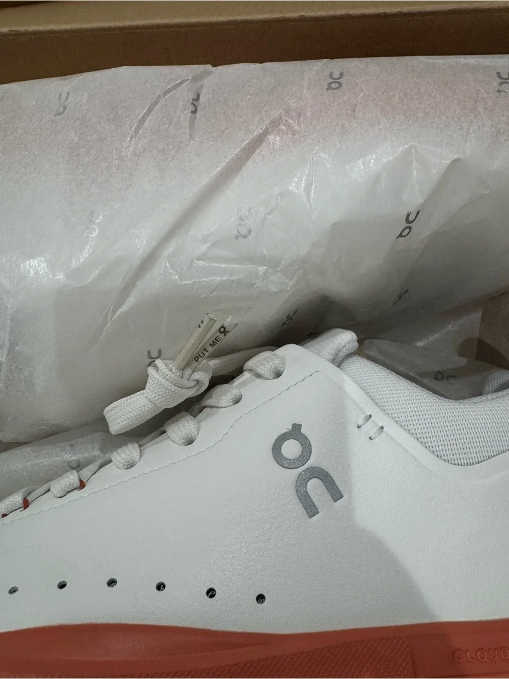 On Cloud The Roger’s Advantage Running White / Canyon Sneakers Swiss Preformance